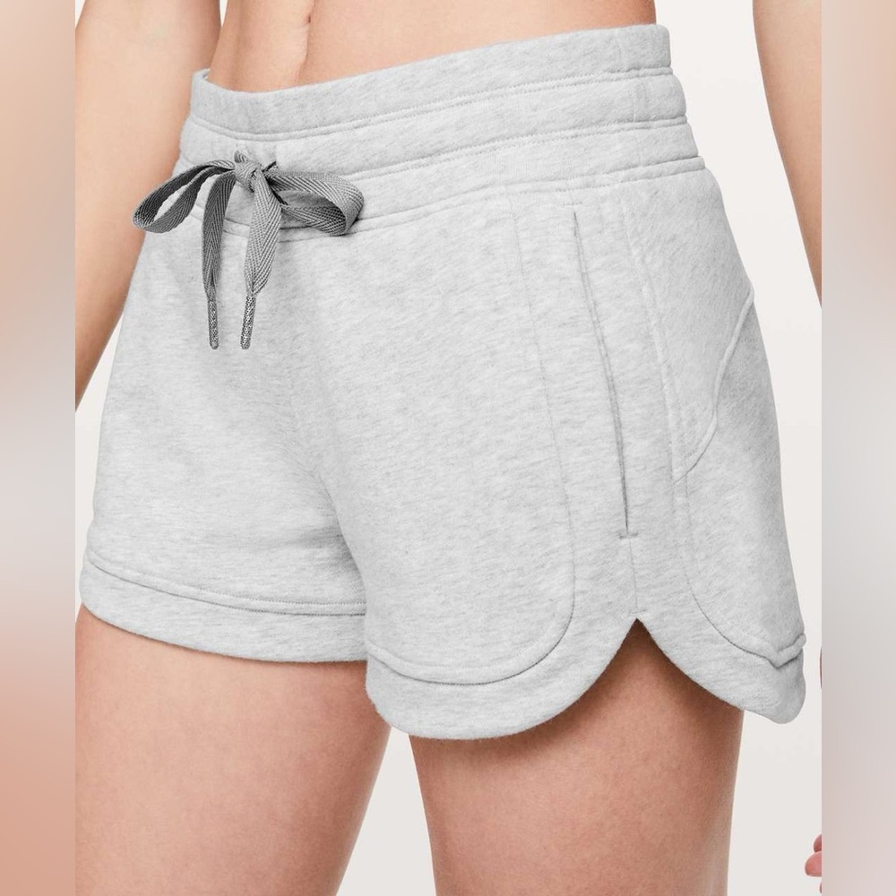 Lululemon Hit Reset Short *3"
Heathered Vapor